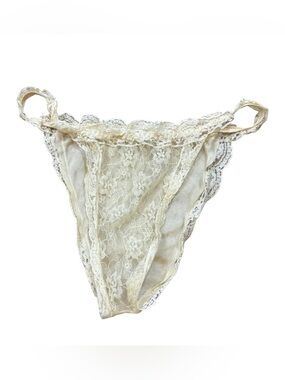 Pair of Ladies‎ Vintage Intimate Moments Brand Lace Panties Size 7